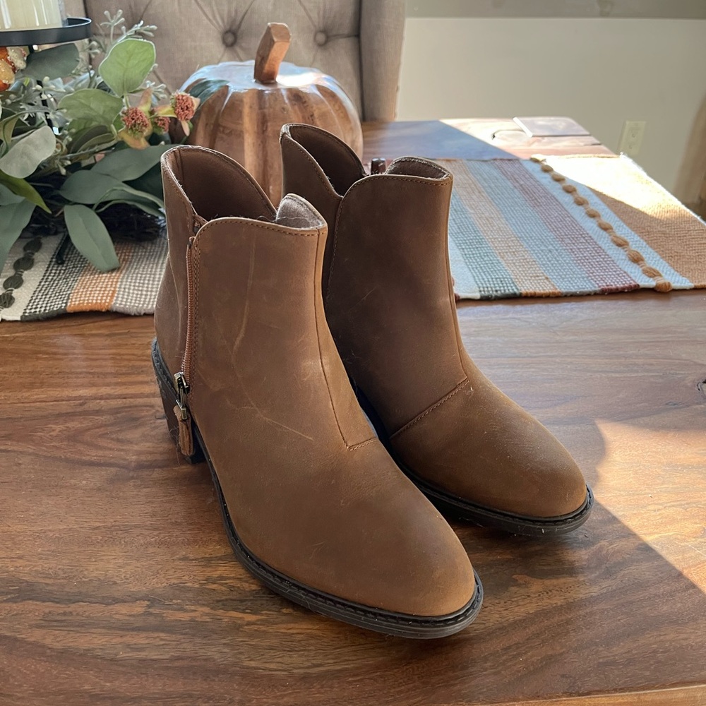 Clark’s Leather Ankle Bootie- 8- Dark Brown
